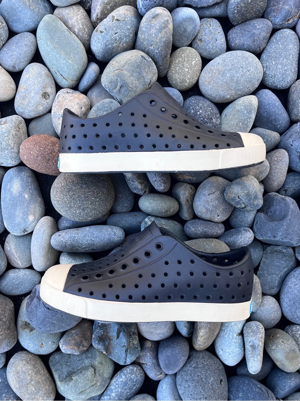 🏝️ Native Jefferson Slip-On Shoes Native Kids Sneaker Black Cream Sole Size 13
